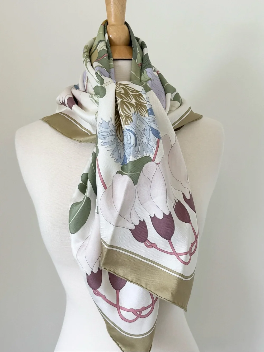 HERMES 100% Silk Scarf Carre 90 Flora Graeca Botanical Floral Elegant France